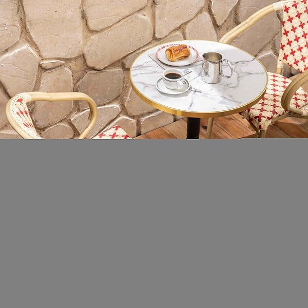 OVIALA - Fauteuil de terrasse bistrot parisien en aluminium et rotin rouge - Madeleine - large