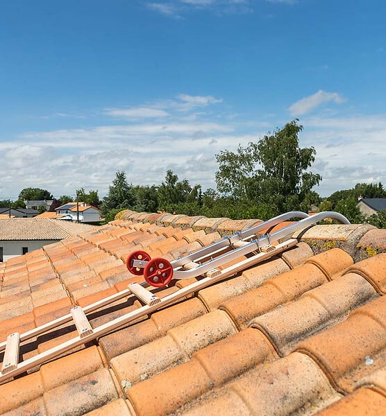 HAILO - Echelle plate de toit en bois pour couvreur avec crochet de toit 4m Hailo Safety Roof - large