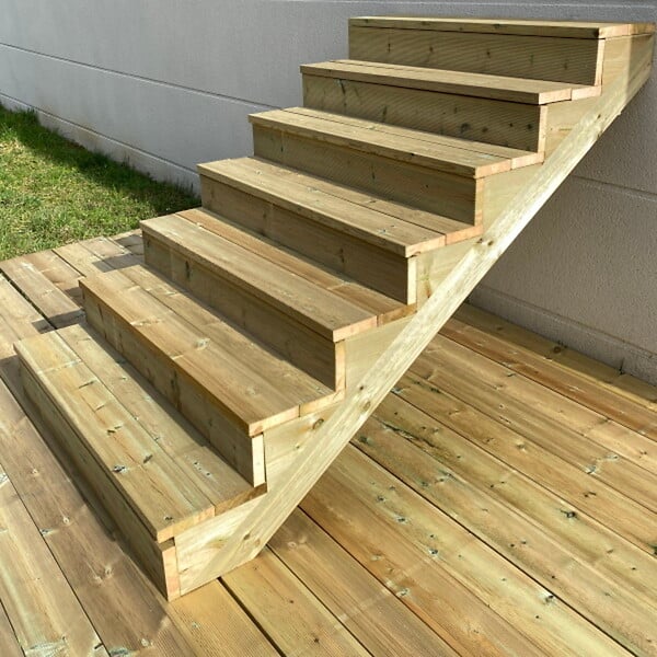VINUOVO - BERLIN Escalier extérieur bois 7 marches H 122cm L-120cm - avec contre marche - large