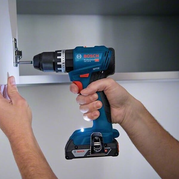 BOSCH - Perceuses-visseuses à percussion sans-fil BOSCH 06019K3301 GSB 18V-45 dans L-BOXX 136 - large