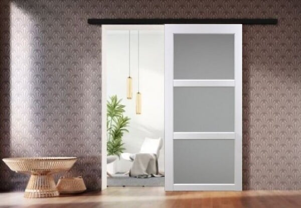 GD MENUISERIES - Porte Coulissante Kenya Blanc Vitrée H204 x L93 cm, Rail Alu bandeau noir, Coquilles - large