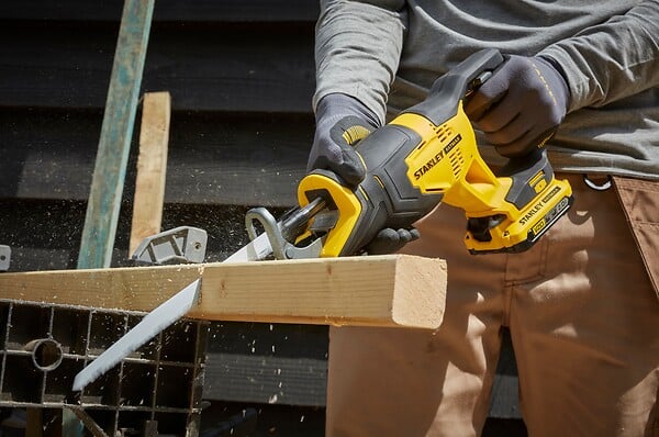 STANLEY Fatmax - Scie sabre sans fil 18V - 3000 cps/min - Batterie Li-Ion 2Ah - large