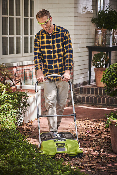 RYOBI - Balayeuse sans fil 18V - 53cm - Bac 17 L - large