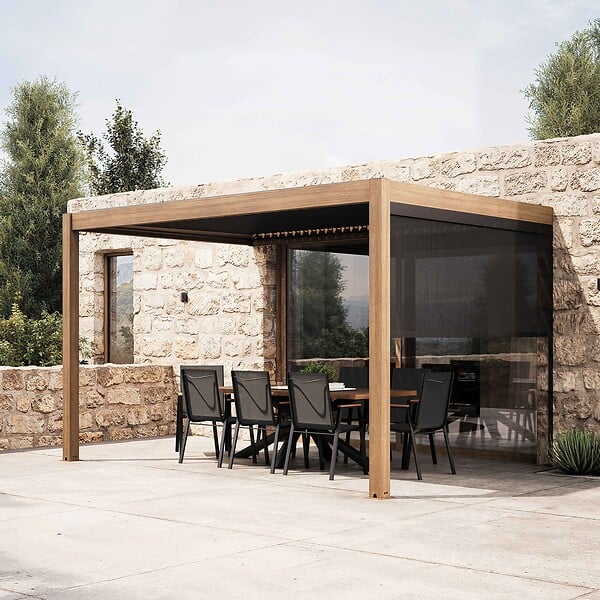 OVIALA - Pergola bioclimatique adossée 3x4m et 1 store en bois gris - Oia - large