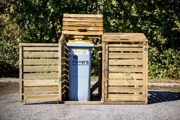 HABRITA - Cache poubelle double en bois - Marron - L.150xP.90xH.120cm - large