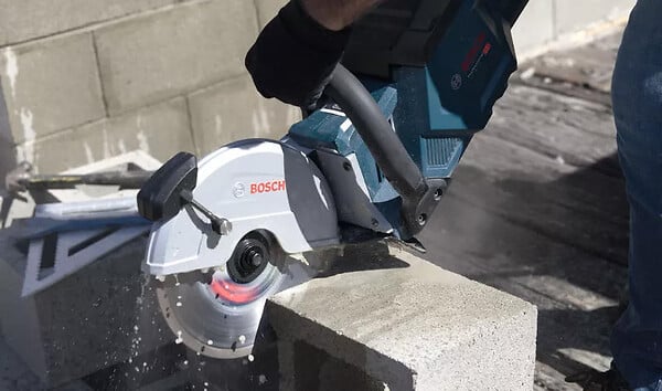 BOSCH - Tronçonneuse à lame carbure GCS 18V-230 Cut&Grind -  - sans batterie, ni chargeur - 06013B0000 - large