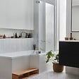 JACOB DELAFON - Pack baignoire bain douche antidérapante 180 x 90 Neo blanc mat - v.droite + pare bain chromé + tablier - vignette