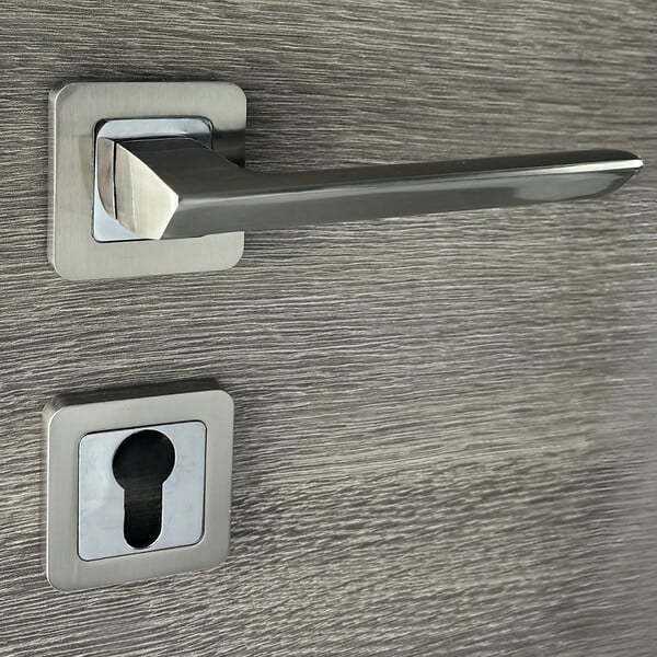 SECURY-T - Poignées de porte sur rosace chromées satinées - Modèle Morgan Trou de cylindre i - large