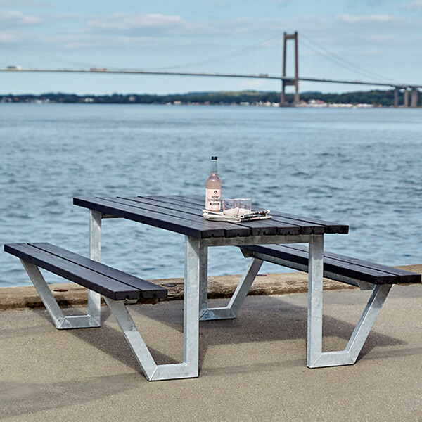 PLUS A/S - Table pique nique bois Wega 6pers lasurée noire - large
