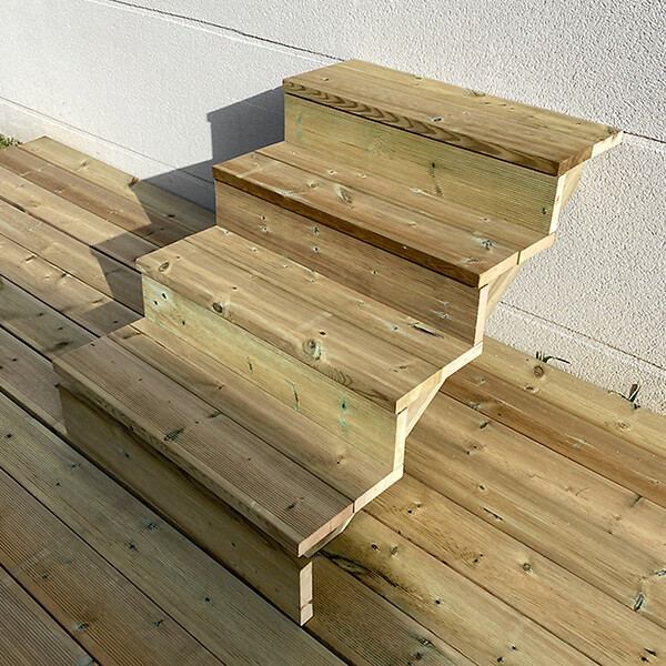 VINUOVO - BERLIN Escalier extérieur bois 4 marches H 71cm L-80cm - avec contre marche - large
