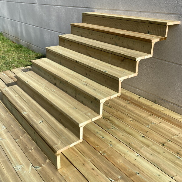 VINUOVO - BERLIN Escalier extérieur bois 7 marches H 122cm L-160cm - avec contre marche - large