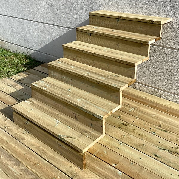 VINUOVO - BERLIN Escalier extérieur bois 6 marches H 105cm L-100cm - avec contre marche - large
