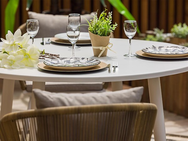 JARDILINE - Ensemble de Table à manger en alum blanc Capri et 4 chaises de jardin Maldives - Jardiline - large