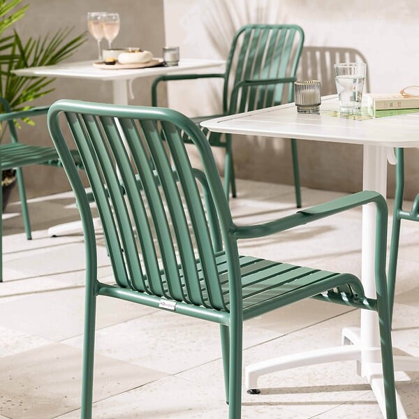 OVIALA - Chaise de terrasse avec accoudoirs en aluminium vert foncé - Faro - large
