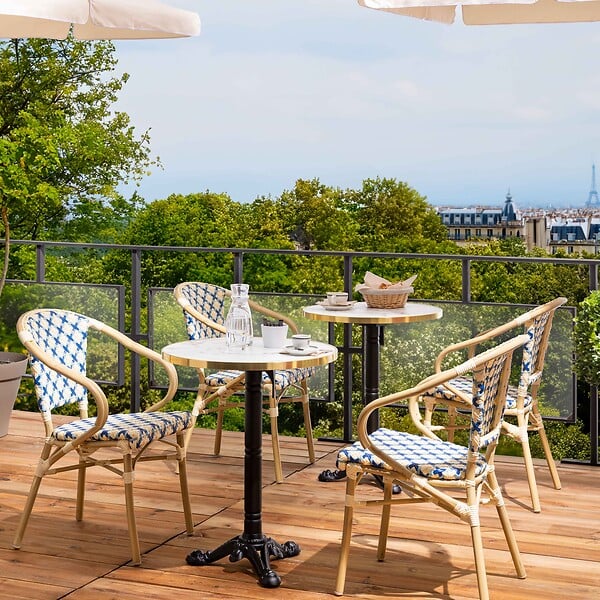 OVIALA - Fauteuil de terrasse bistrot parisien en aluminium et rotin bleu - Madeleine - large