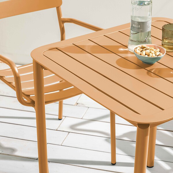 OVIALA - Table carrée de terrasse (70x70cm) jaune moutarde - Almada - large
