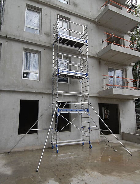 TUBESCA COMABI - Echafaudage Roulant Totem 2 Line 180  5m85 Plancher (7m85 Travail) - large