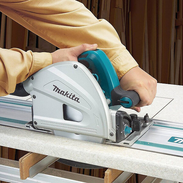 MAKITA - Scie circulaire plongeante 1300W Ø165MM -  - Avec coffret MAKPAC + Rail de guidage 1400 mm - SP6000J1 - large