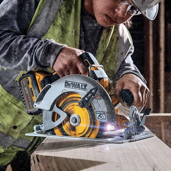 DEWALT - Scie circulaire XR 18V ADVANTAGE Brushless 190 mm  DCS573NT-XJ - large
