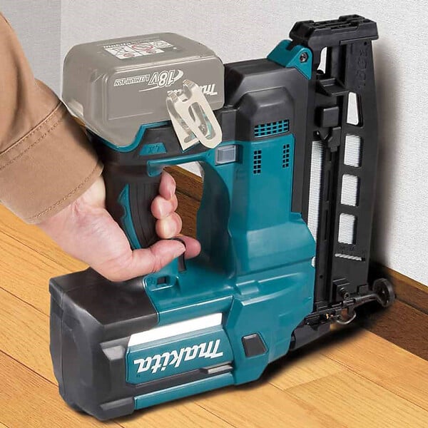 MAKITA - Cloueur MAKITA DBN600ZJ - 18V Li-Ion en coffret (vendu sans batterie) - large