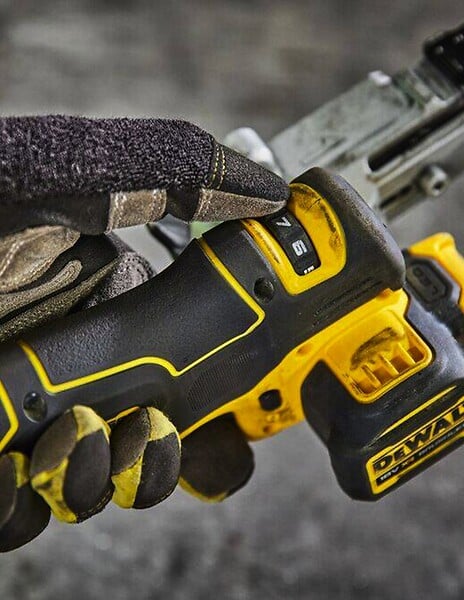 DEWALT - Ponceuse à bande DeWALT DCM200N (Machine seule) - large