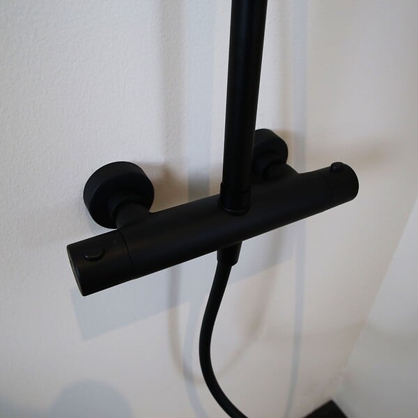 ESSEBAGNO - Luisa colonne de douche thermostatique noire - large