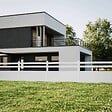 MON MARCHE DECO - Kit Clôture SLIM PVC Blanc H. 120 cm x L. 5.60 m - 2 Lisses + 3 Soubassements - vignette