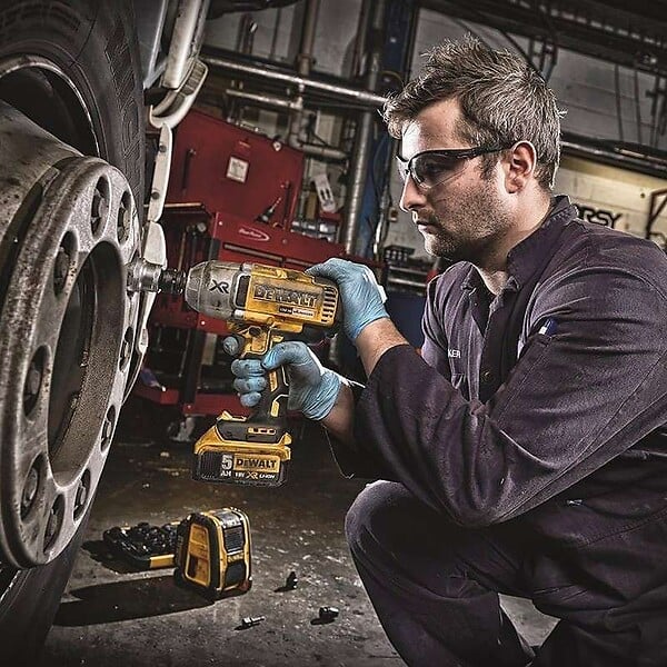 DEWALT - Boulonneuse à chocs ½” 950 Nm 18V DEWALT DCF899NT-XJ Brushless avec coffret - large