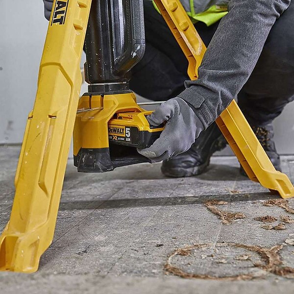DEWALT - Projecteur de chantier DEWALT DCL079 avec Trépied 18V XR (vendu sans batterie) - large