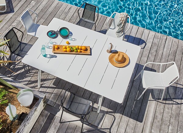 PROLOISIRS - Table Dublin en aluminium - blanc - 140/200 x 140 cm - large