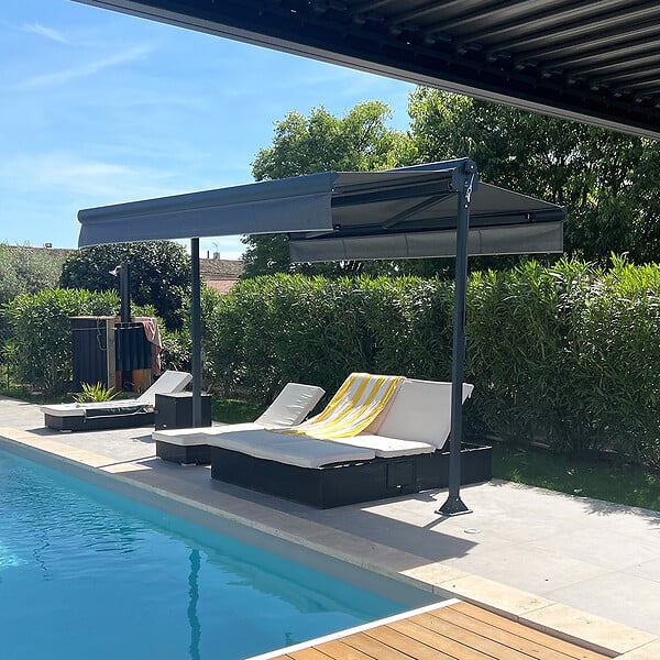 INTERSUN - Store banne double pente ENARGITE 4,00x2x2,00 M (Manuelle - Blanc satiné RAL9010 - Gris foncé 250g/m²) - large