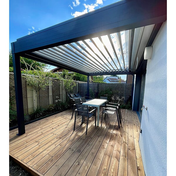 INTERSUN - Pergola bioclimatique SPINELLE 4,50x6,037 M Double vérin à Télécommande (Double vérin à Télécommande - Mixte : Armature Gris anthracite structuré RAL7016ST / Lames Blanc satiné RAL9010) - large
