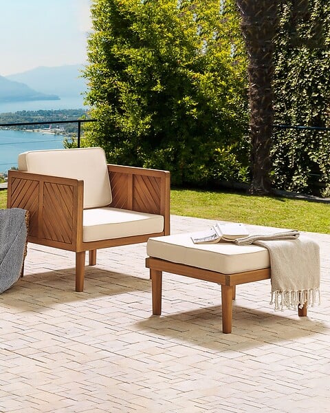 BELIANI - Fauteuil de jardin avec ottoman BARATTI Acacia Marron - large