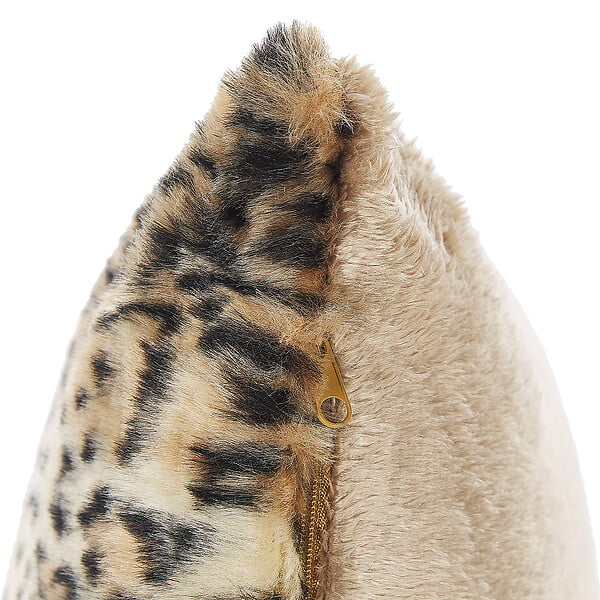 BELIANI - Lot de 2 coussins décoratifs FOXTAIL 45 x 45 cm Fourrure synthétique Marron Motif animal - large