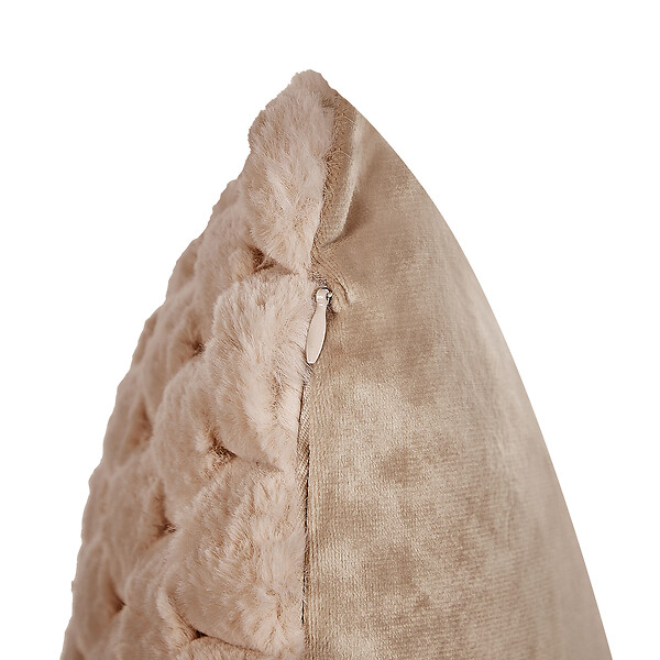 BELIANI - Lot de 2 coussins décoratifs PURSLANE Fourrure synthétique 43 x 43 cm Beige sable Motif géométrique - large
