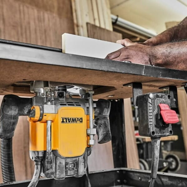 DEWALT - Défonceuse 2300W DEWALT DWE627KT-QS avec coffret - large