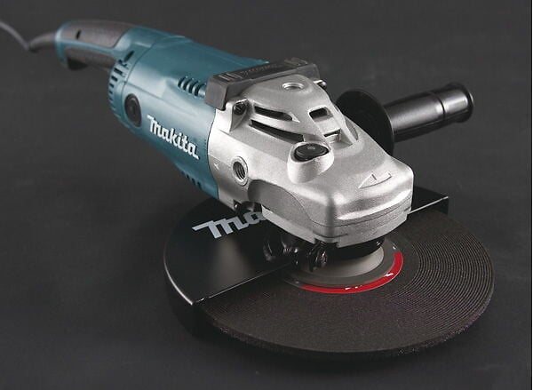 MAKITA - Meuleuse D'angle Filaire En Coffret - Ø 230 Mm - 2200 W - Cord Alim 2,5 M - large