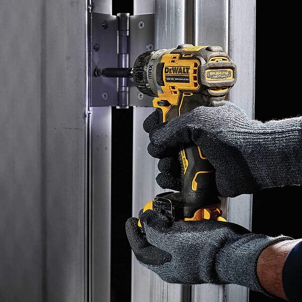 DEWALT - Visseuse à  batterie XR 12V 2Ah Li-Ion Brushless 8 Nm DeWalt - large