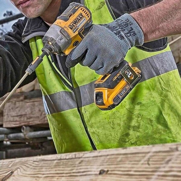 DEWALT - Visseuse à choc 205Nm 18V DEWALT DCF887P2-QW Brushless avec coffret et 2 batteries 5,0 Ah - large