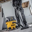 DEWALT - ASPIRATEUR EAU & POUSSIÈRES DEWALT DXVP-QT – 960W, 34L, SILENCIEUX - vignette