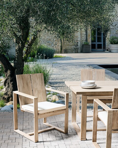 BELIANI - Lot de 2 chaises de jardin avec coussins AZZANELLO Acacia Blanc cassé - large