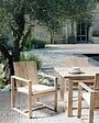 BELIANI - Lot de 2 chaises de jardin avec coussins AZZANELLO Acacia Blanc cassé - vignette