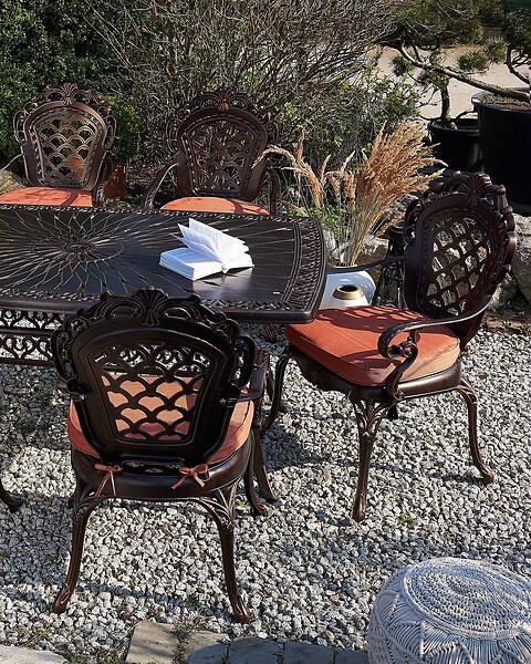 BELIANI - Lot de 2 chaises de jardin avec coussins LIZZANO Métal Marron foncé - large
