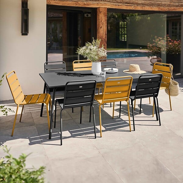 OVIALA - Ensemble table de jardin et 8 chaises en métal gris et jaune - Palavas - large