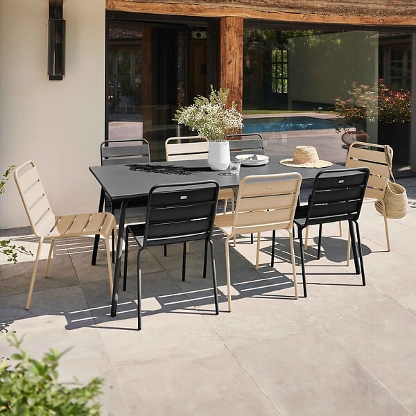 OVIALA - Ensemble table de jardin et 8 chaises en métal gris et ivoire - Palavas - large