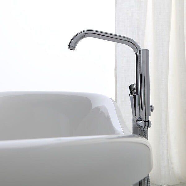 KIAMAMI VALENTINA - Baignoire Îlot Style Classique Sur Pieds Argentés | Romantica - large