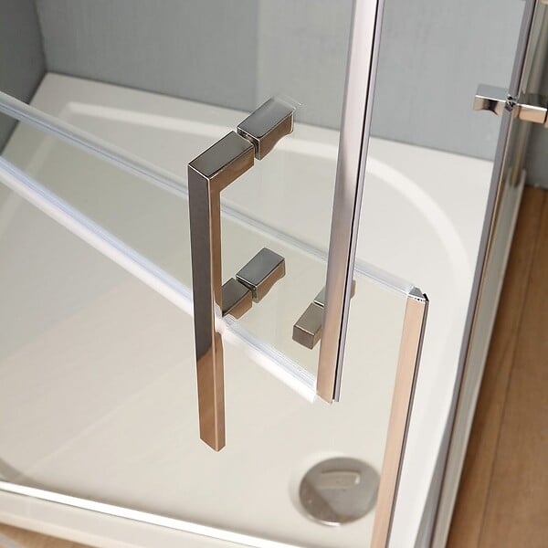 KIAMAMI VALENTINA - Cabine De Douche Pour  Handicapées Ou Personnes Agées 90X90 En Verre Avec Double Ouverture Battente - large