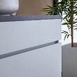 KIAMAMI VALENTINA - Meuble Sous-Lavabo 90Cm Blanc Avec Plateau Anthracite | Sole - vignette