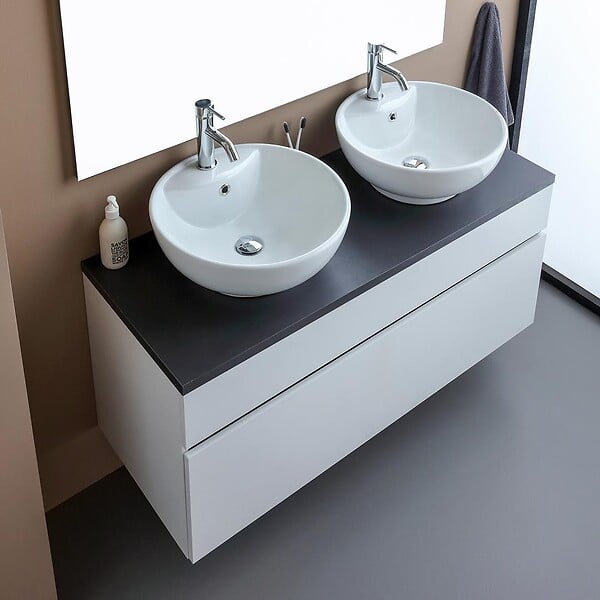 KIAMAMI VALENTINA - Meuble De Salle De Bains Sous-Vasque Suspendu 120Cm Blanc, Plateau Gris Et Miroir 120X110 | Sole - large