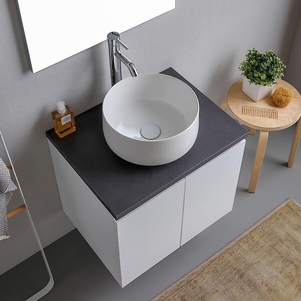 KIAMAMI VALENTINA - Meuble Salle De Bain 60Cm Blanc Avec Plateau Anthracite Et Miroir 60X80 | Bilbao - large